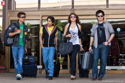 shahid-kapoor-anushka-sharma-vir-das-and-meiyang-chang-in-badmaash-companya8f59ca026f56f7f9f64ff0000090313.jpg