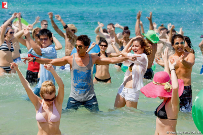 shahid-kapoor-anushka-sharma-vir-das-and-meiyang-chang-in-badmaash-companyaef49ca026f56f7f9f64ff0000090313.jpg