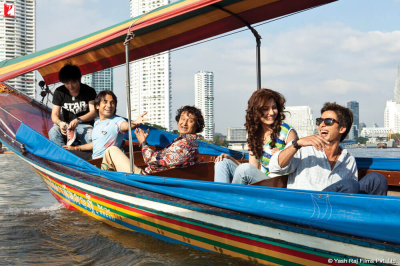 shahid-kapoor-anushka-sharma-vir-das-and-meiyang-chang-in-badmaash-companybcf99ca026f56f7f9f64ff0000090313.jpg