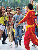 shahid-kapoor-anushka-sharma-vir-das-and-meiyang-chang-in-badmaash-company97f89ca026f56f7f9f64ff0000090313.jpg