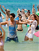 shahid-kapoor-anushka-sharma-vir-das-and-meiyang-chang-in-badmaash-companyaef49ca026f56f7f9f64ff0000090313.jpg
