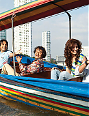 shahid-kapoor-anushka-sharma-vir-das-and-meiyang-chang-in-badmaash-companybcf99ca026f56f7f9f64ff0000090313.jpg