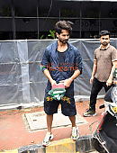 Photos-Shahid-Kapoor-spotted-in-Bandra-2.jpg