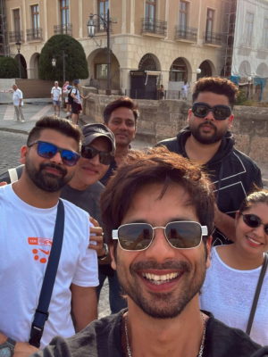 Keywords: VishalBharadwaj2025OnSets