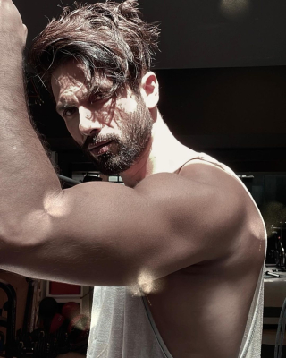 shahidkapoor-1494288143188742146-20220217_180030-img1.jpg