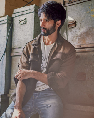shahidkapoor-1612799437226774531-20230110_184204-img3.jpg
