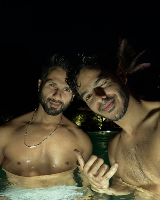 Click to view full size image ============== 1000054265.jpg Shahid Kapoor and Ishaan Khatter.jpg