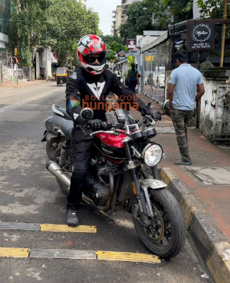 Photos-Shahid-Kapoor-and-Ishaan-Khatter-snapped-in-Bandra-2.jpg