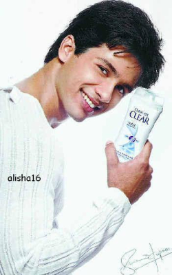 Shahid Kapoor shown to user
