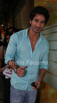 8434-shahid-kapoor-promotes-film-teri-meri-kahani-at-big-fm.jpg