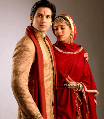 Shahid_Kapoor_and_Amrita_Rao_posters_movie_vivah18.jpg