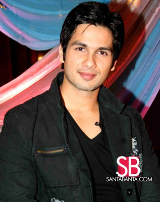 Shahid_Kapoor_and_Amrita_Rao_at_Vivah_press_meet_-_2.jpg