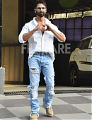 Filename=1000046470.jpg Filesize=115KiB Dimensions=900x1351 Date added=Jan 23, 2025 Shahid Kapoor in a white open-button shirt and distressed jeans.jpg