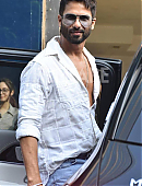 Filename=1000046471.jpg Filesize=126KiB Dimensions=900x1351 Date added=Jan 23, 2025 Shahid Kapoor in a white open-button shirt and distressed jeans.jpg