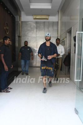 9262-shahid-kapoor-snapped-in-the-city.jpg