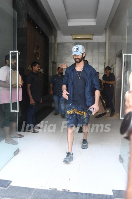 9265-shahid-kapoor-snapped-in-the-city.jpg
