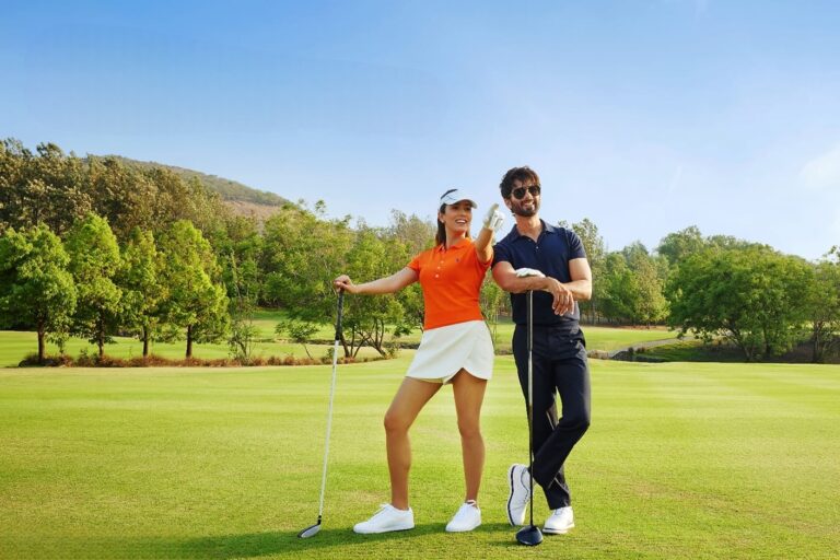 Shahid Kapoor & Mira Kapoor pictures from Shapoorji Pallonji real estate advertisement.