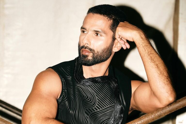 Shahid Kapoor effortlessly emanates hotness in his latest pictures, Instagram post dated 28-11-2023.