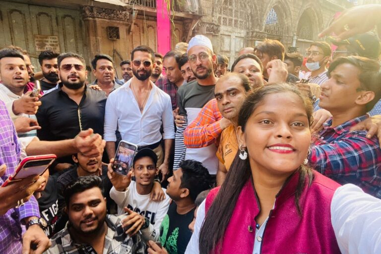 Shahid Kapoor is busy shooting for Deva in Dongri,Mumbai.